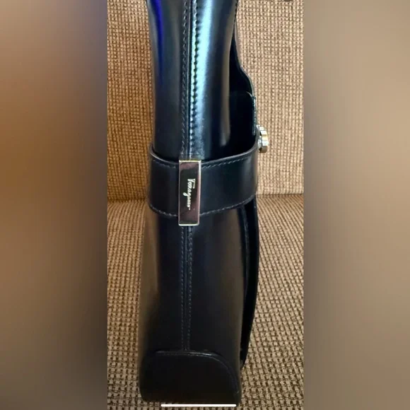 Salvatore Ferragamo Leather Side Hug Clasp Strap Boss Studio Shoulder Bag - Picture 8 of 13